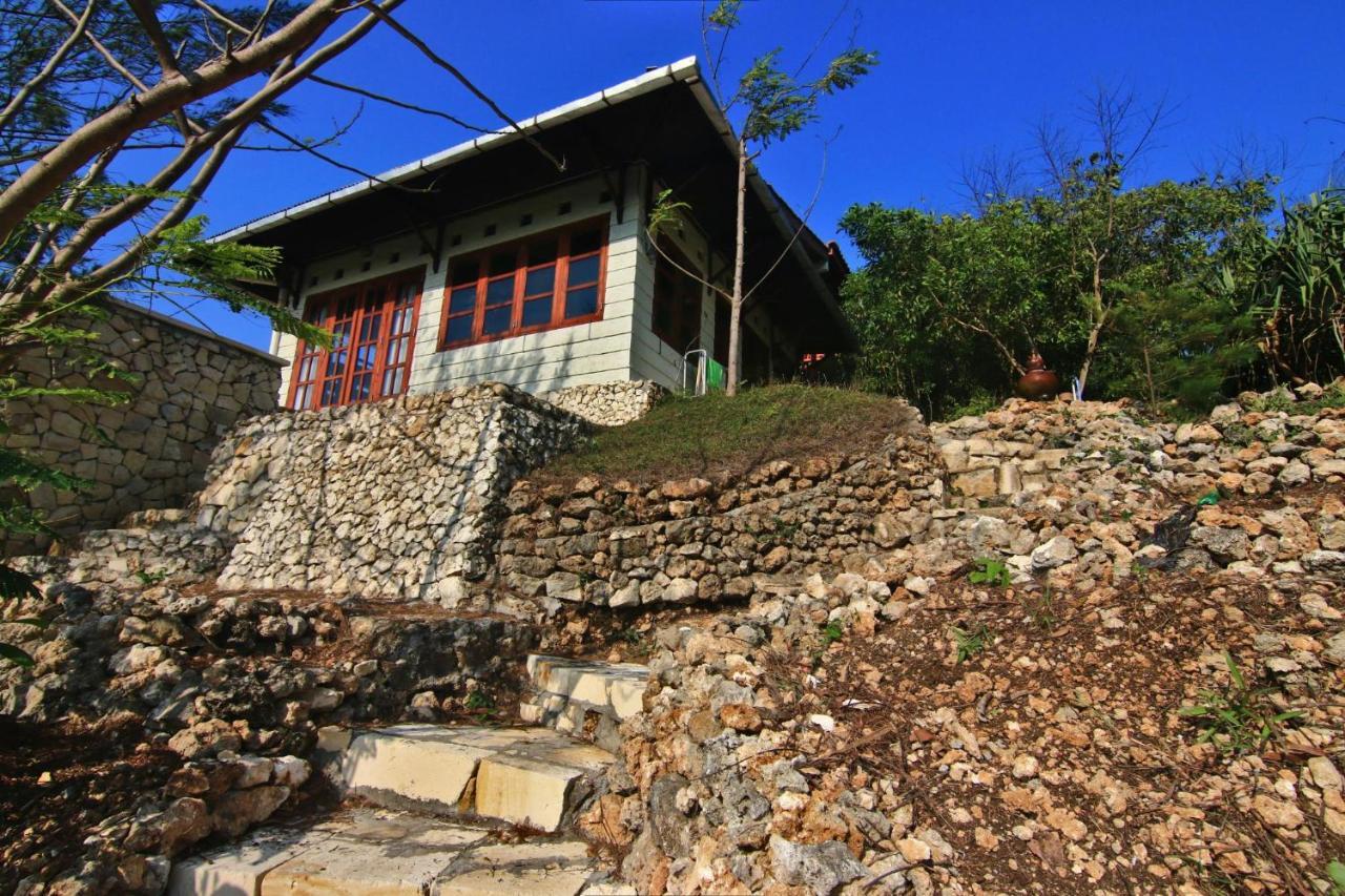 Fam Sugiono Cottage - Studio House Kemadang Exterior photo